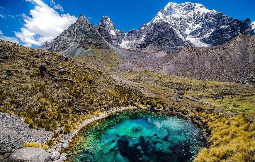 Ausangate trek 4 days – Andean Top vibrant turquoise lagoon and snow-capped peaks in Cusco.