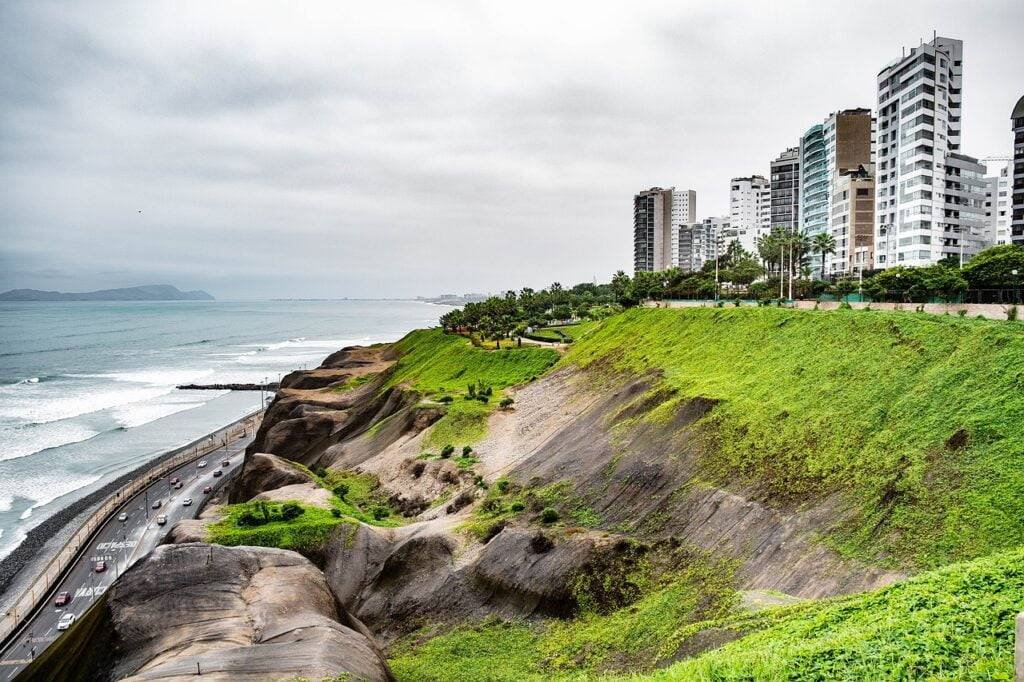 Coastal view of Lima’s Miraflores cliffs from the Lima City Tour
