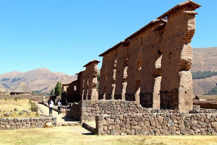 Sun route Cusco Puno, Raqchi Temple with Andean mountains in the background